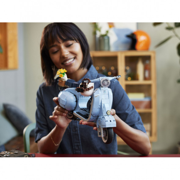 Конструктор LEGO Коллекционные наборы 10298 Vespa 125 в Мурманске