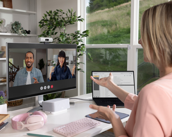 Веб-камера Logitech Brio 500, белый в Мурманске