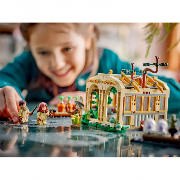 Конструктор LEGO Harry Potter 76445 Замок Хогвартс: Урок травологии в Мурманске