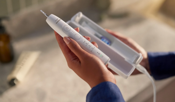 Электрическая зубная щетка Philips Sonicare Series 7100 HX7420/01 (белая) в Мурманске