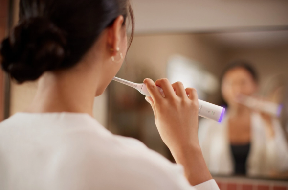 Электрическая зубная щетка Philips Sonicare Series 7100 HX7420/01 (белая) в Мурманске